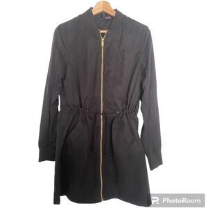 DIVIDED LONG BLACK LIGHTWEIGHT ZIP FRONT COAT SIZE 6